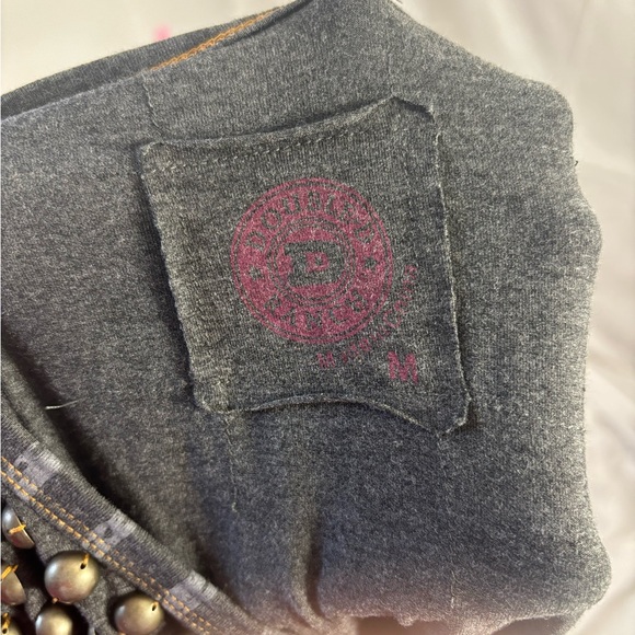 Double D Ranch Gray Tunic with Studded Detail and Embroidered Print Size M - Picture 9 of 11
